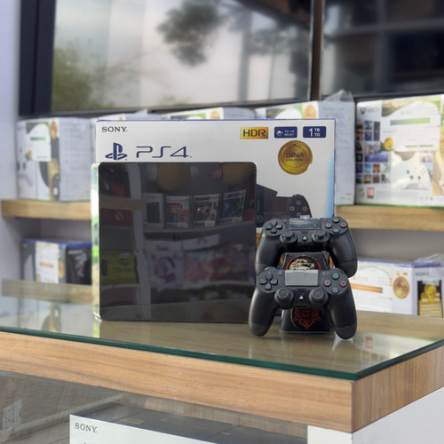 تصویر مربوط به ps4 کپی خور دو دسته اصلی میباشد